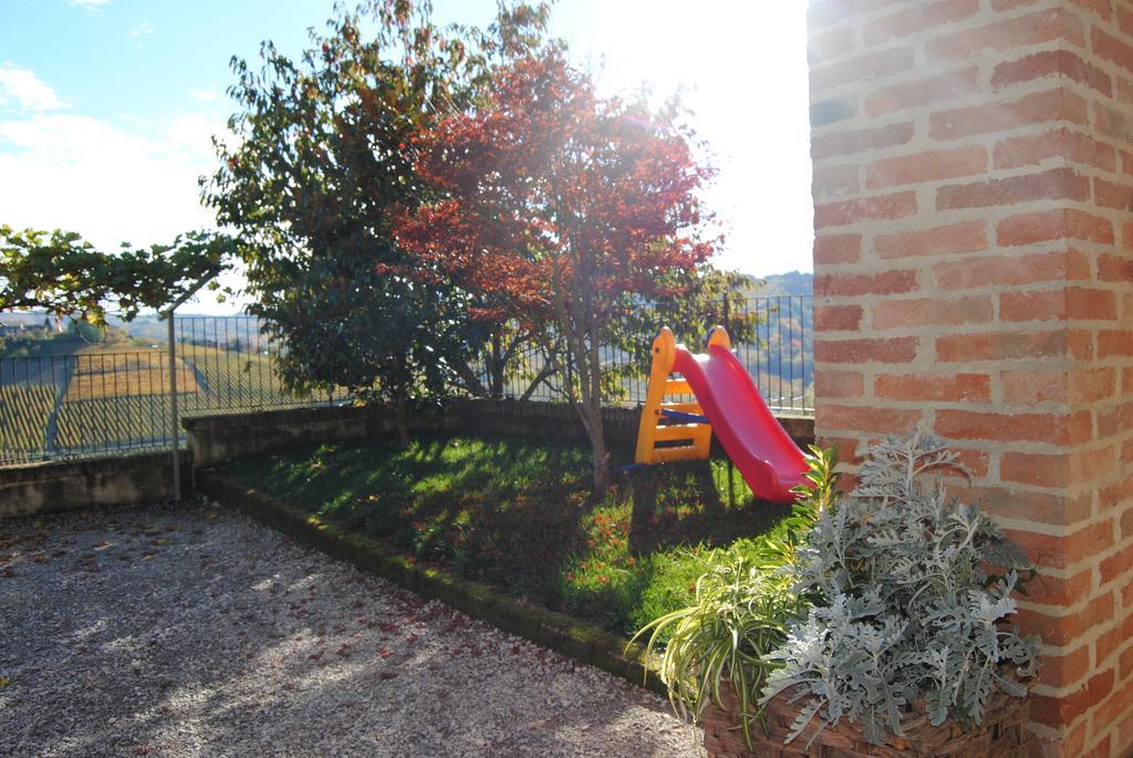 Agriturismo I Grappoli Villa Serralunga d'Alba Exterior photo
